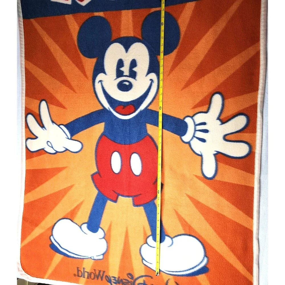 Disney Parks Mickey Mouse Fleece Blanket Huge Pie Eye Wall Hanging Animation